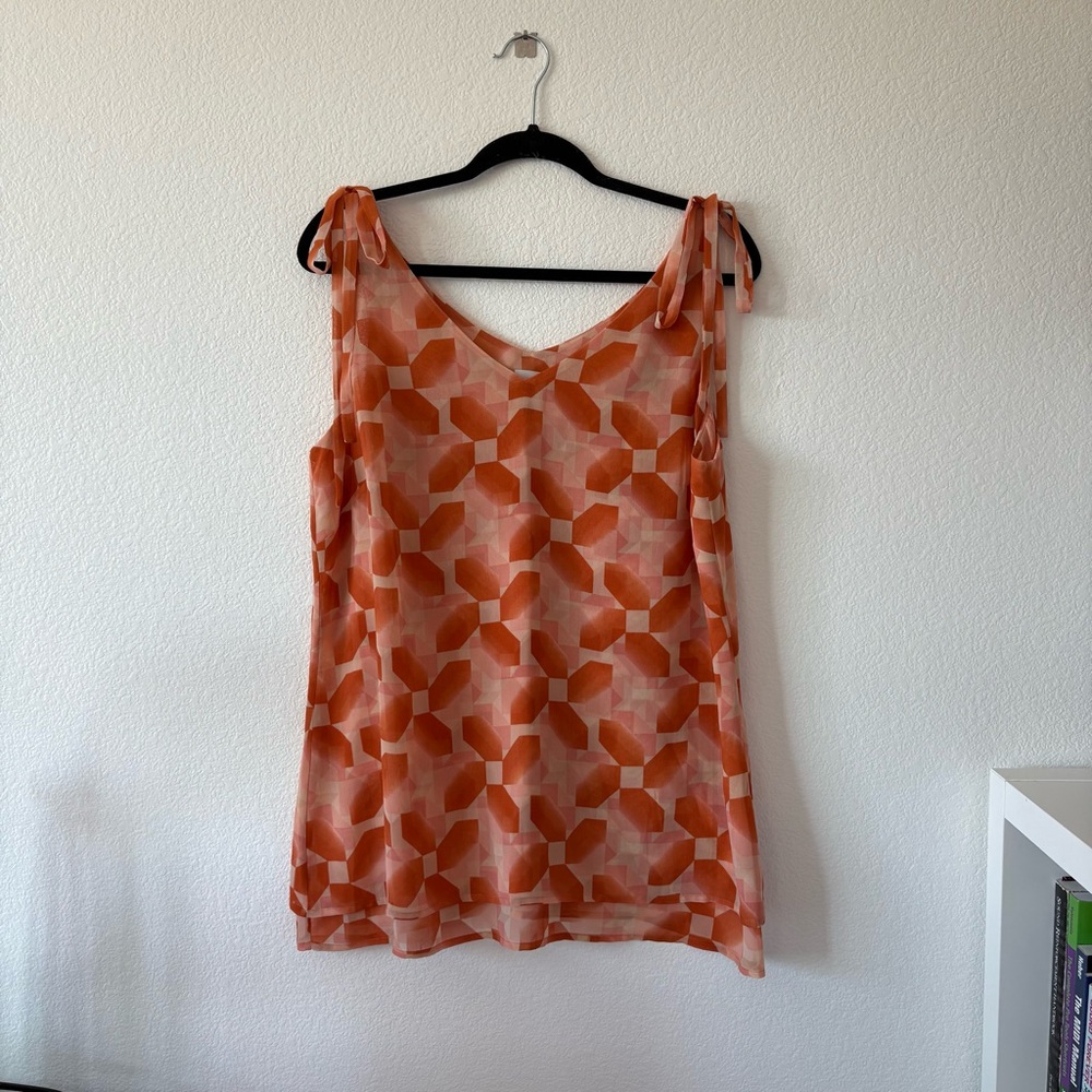 CAbi Geometric V-Neck Pinwheel Top Size L 5358 NWT